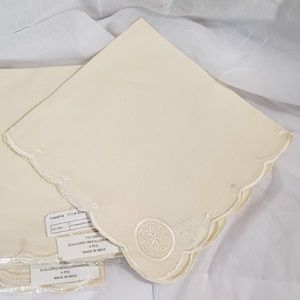 Set of 8 Cloth Napkins & 8 Placements